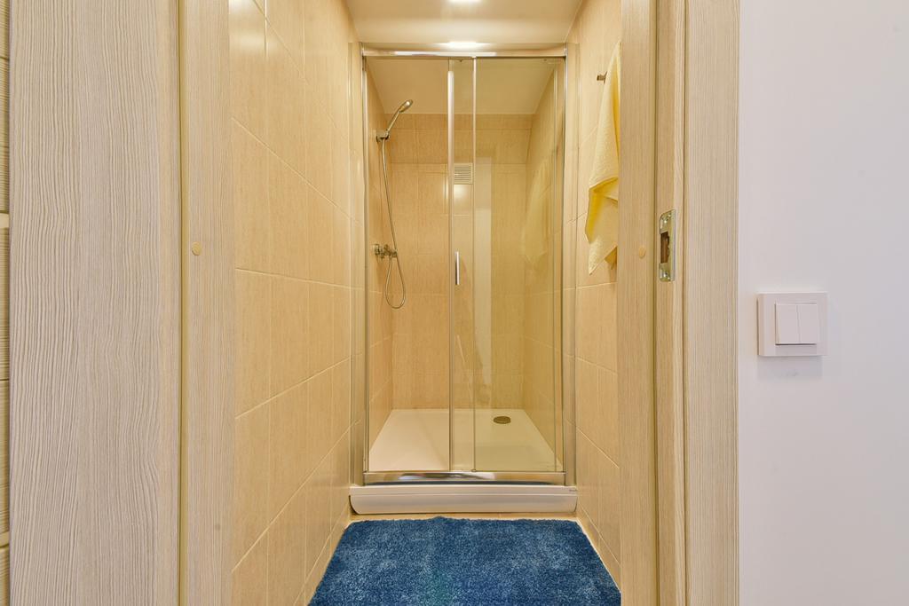 Laisves Avenue Hostel "Easy Kaunas" Bagian luar foto